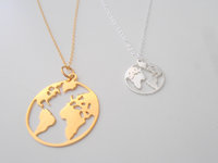 World Map Necklace / Gold Travel Pendant / Earth Pendetif / wanderlust jewelry / Weltkarte Halskette Charme / Laser Cut Global / Carte Monde