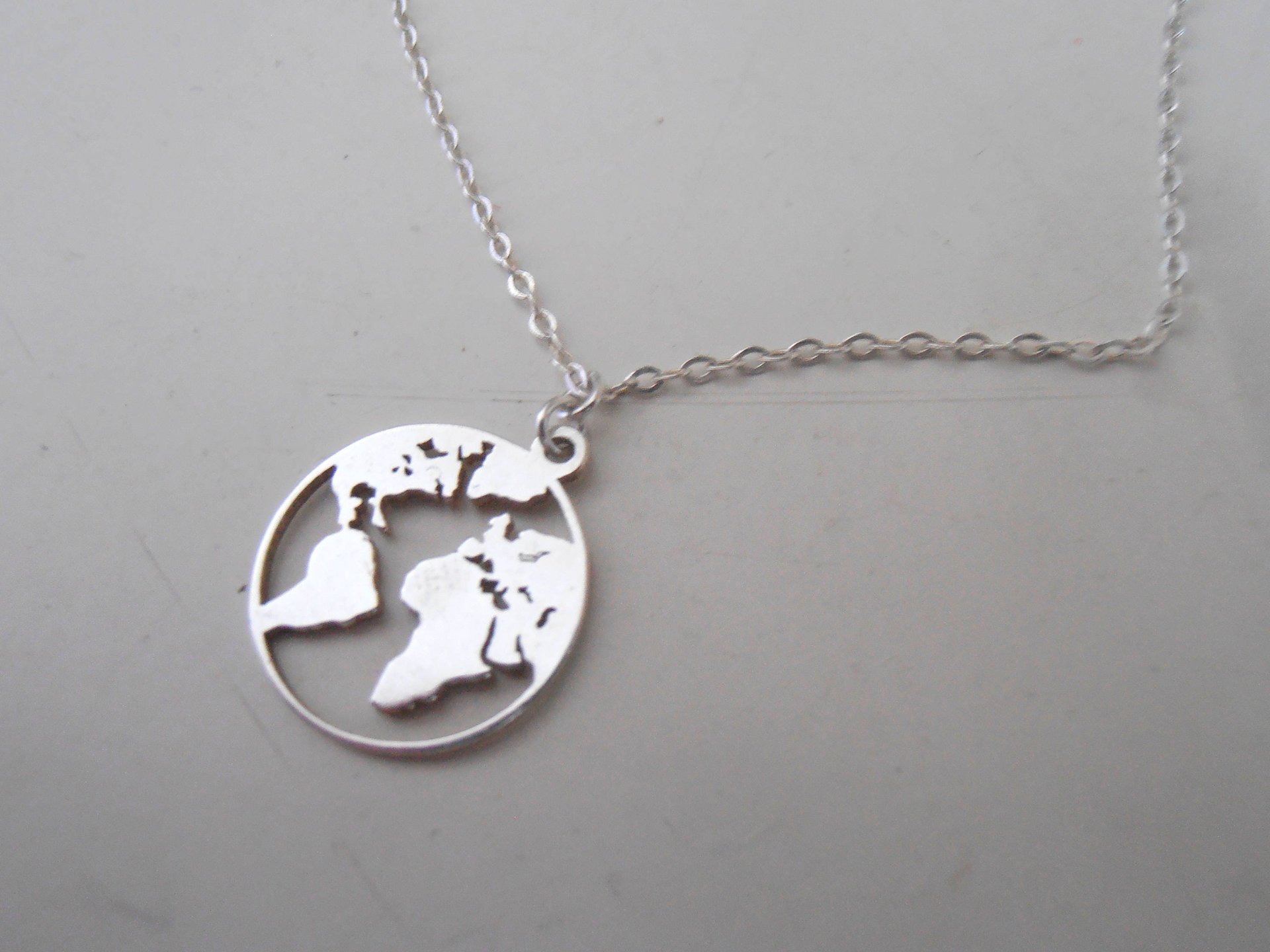 World Map Necklace / Sterling Silver Earth Pendant / Weltkarte Halskette / wanderlust jewelry / Laser Cut Globe / Pendentif Carte Monde