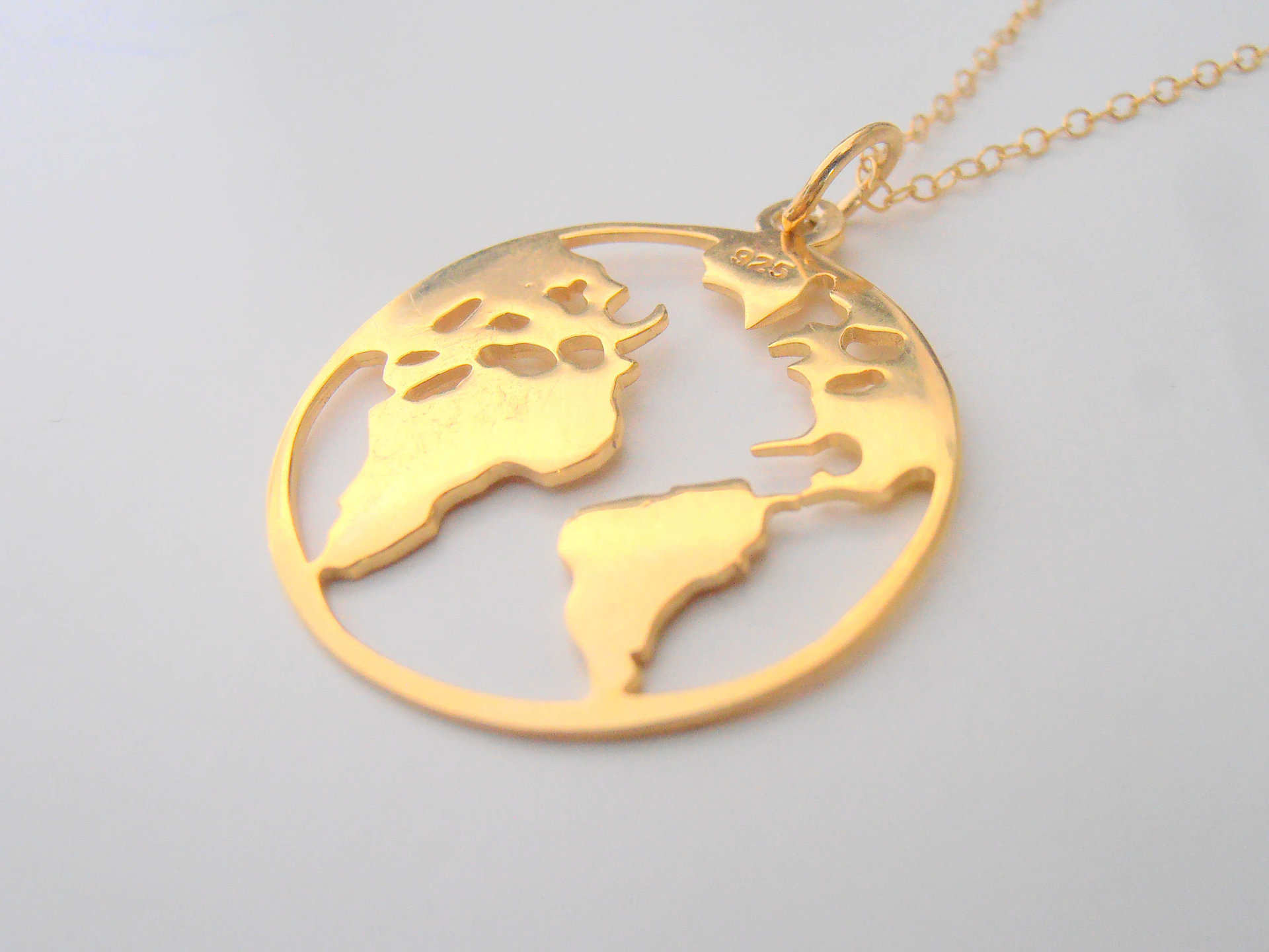 World Map Necklace / Gold Travel Pendant / Earth Pendetif / wanderlust jewelry / Weltkarte Halskette Charme / Laser Cut Global / Carte Monde