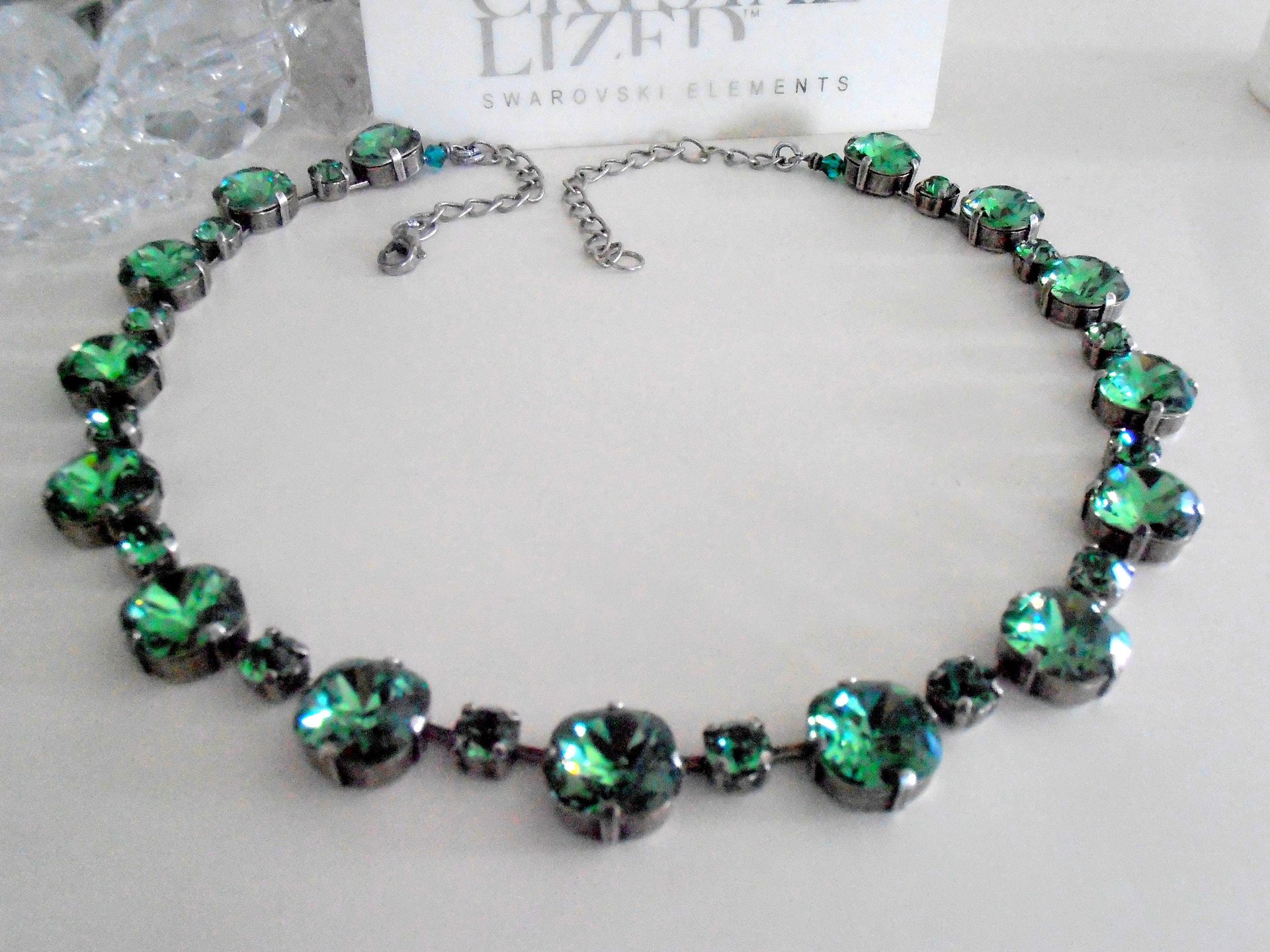 Emerald Cushion Cut Premium Crystal necklace, Anna wintour green collet, Edwardian jewelry, Silver cup chain 4470