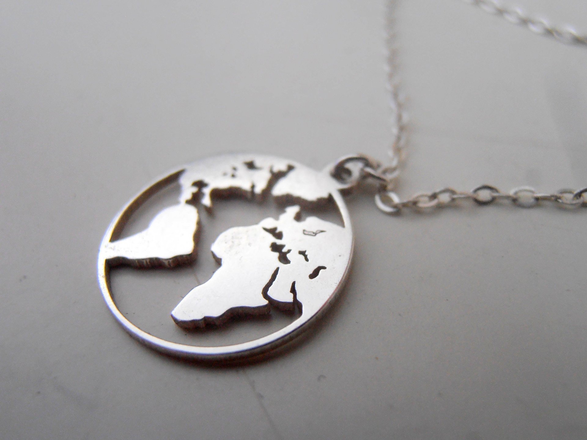 World Map Necklace / Sterling Silver Earth Pendant / Weltkarte Halskette / wanderlust jewelry / Laser Cut Globe / Pendentif Carte Monde