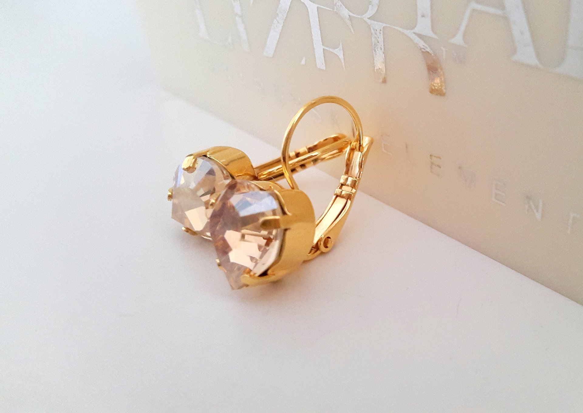 Gold Heart Earrings / Valentine's day Gift / Lever-back Setting 11x10mm / Golden Shadow Heart Shaped Drops