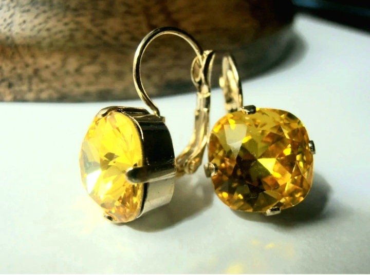 Light Topaz Crystal Cushion Dangle Earrings in Gold, Yellow Drop Lever back Earrings, Costume Party Jewelry for Women, Gifts for Birthday