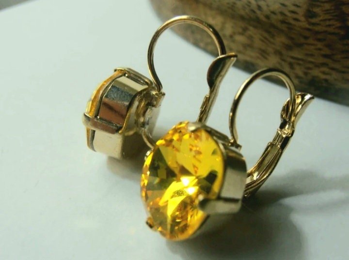 Light Topaz Crystal Cushion Dangle Earrings in Gold, Yellow Drop Lever back Earrings, Costume Party Jewelry for Women, Gifts for Birthday