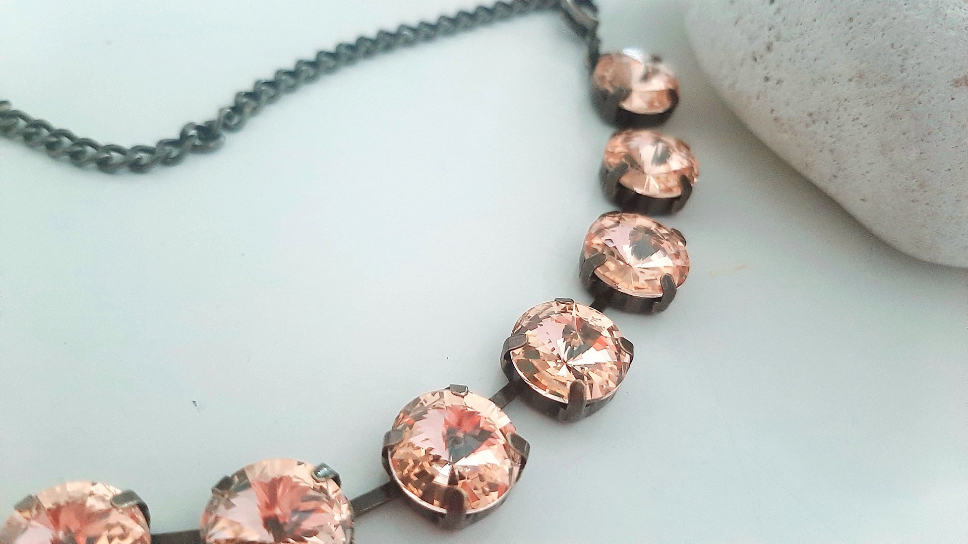 Peach Beige Rhinestone Collet Multi-color Rivoli Crystal Necklace in Bronze Antique Jewelry for Women Anniversay Gift Ideas 