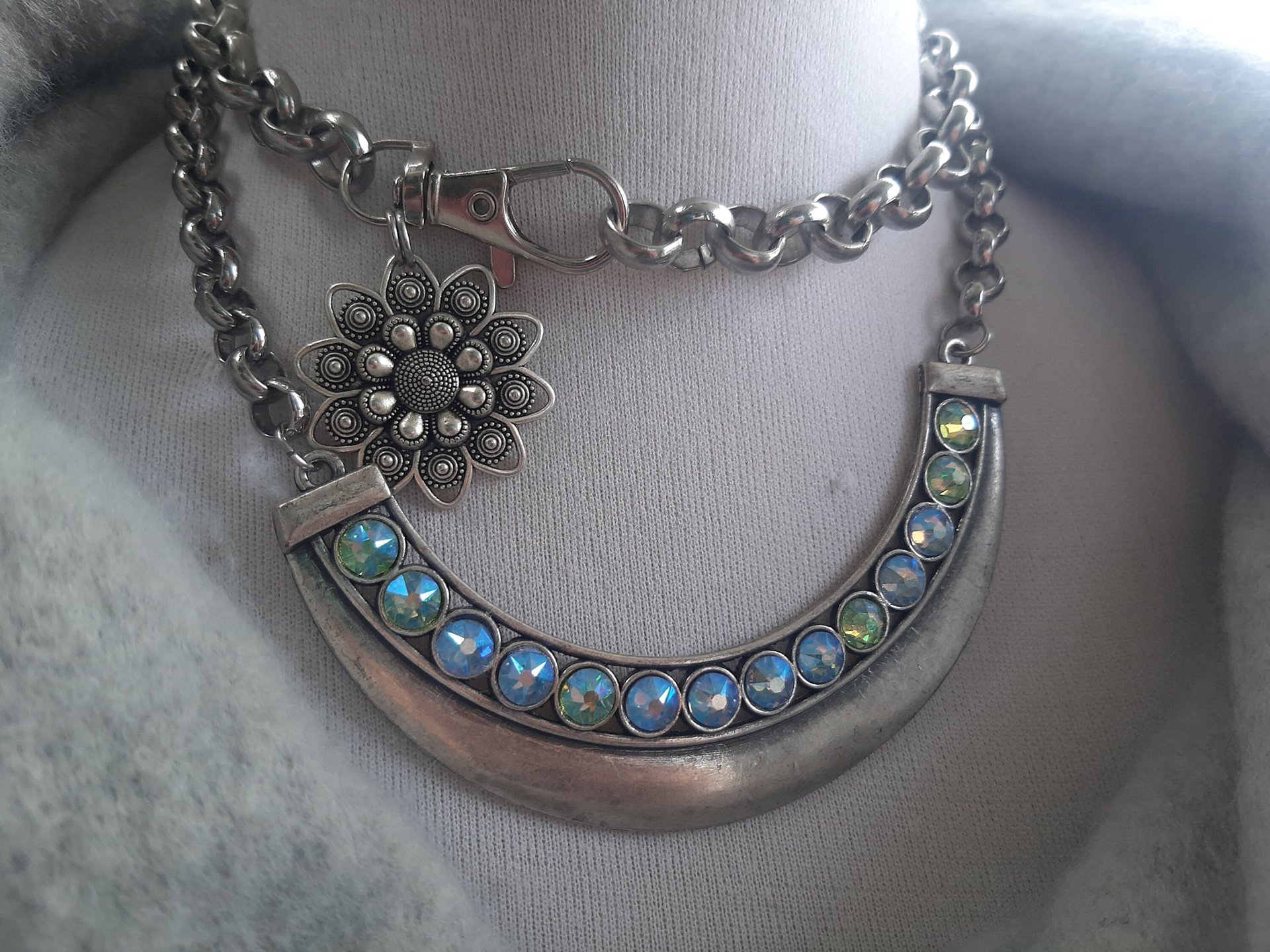 Metal Chunky Chain Necklace with Flower Charm