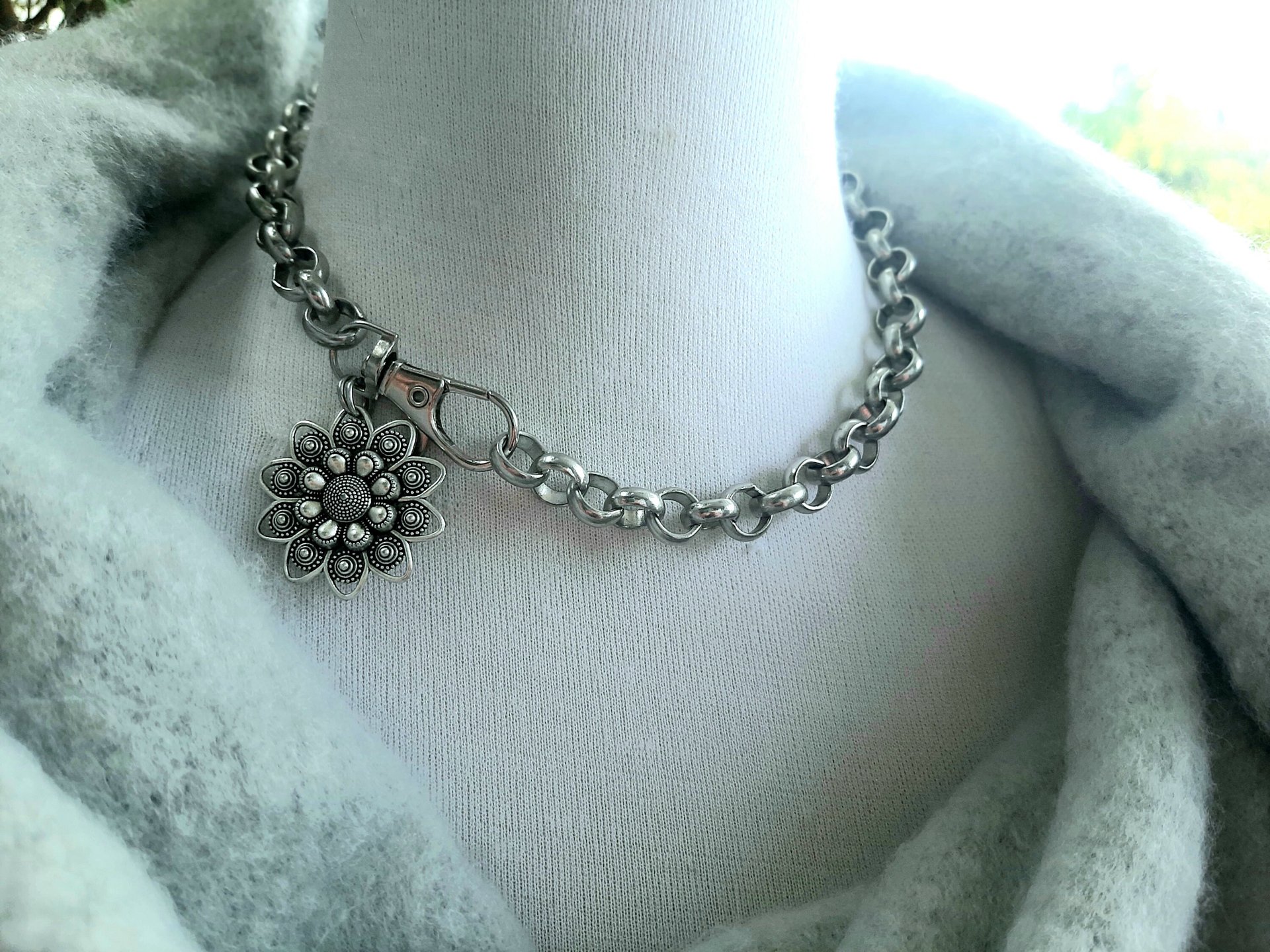 Metal Chunky Chain Necklace with Flower Charm