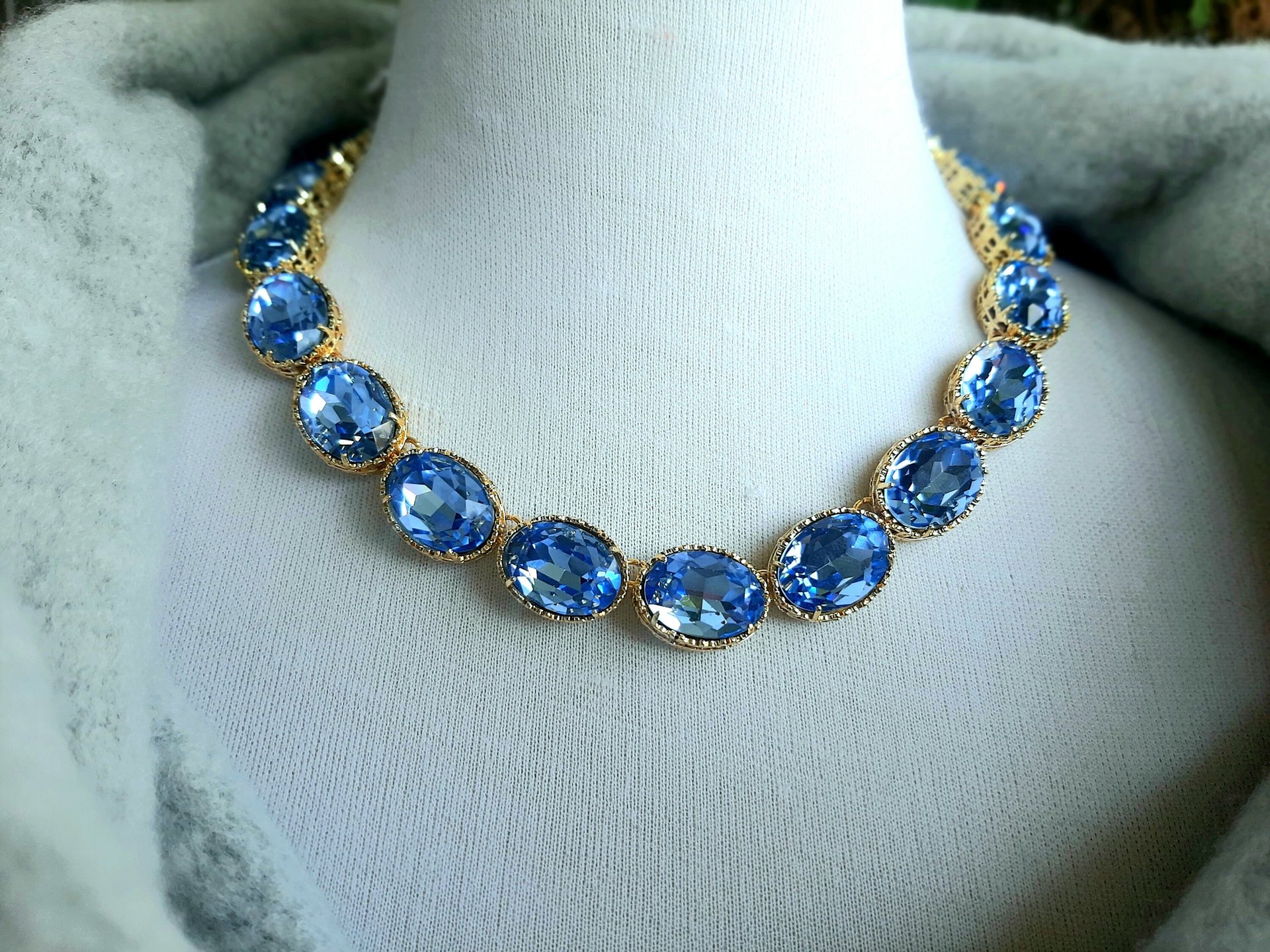 Anna wintour necklaces deals