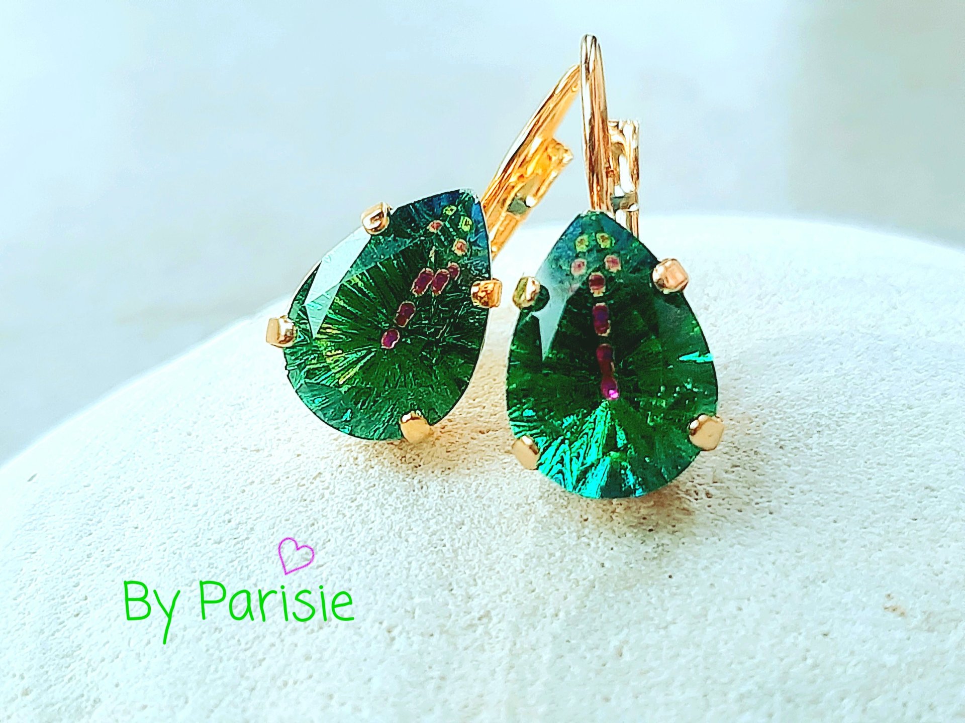 Green Vitrail Teardrop Pear Earrings in Gold 