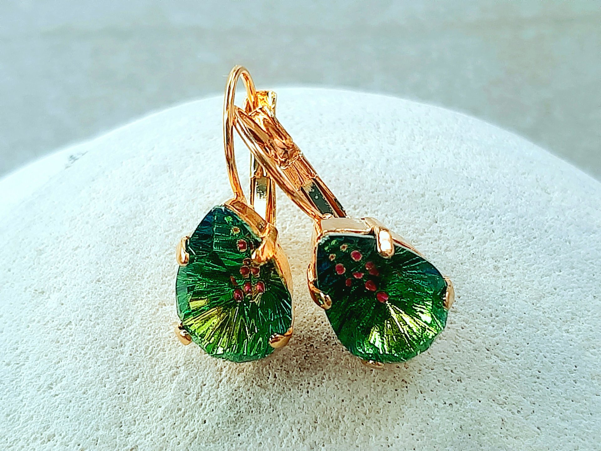 Green Vitrail Teardrop Pear Earrings in Gold 