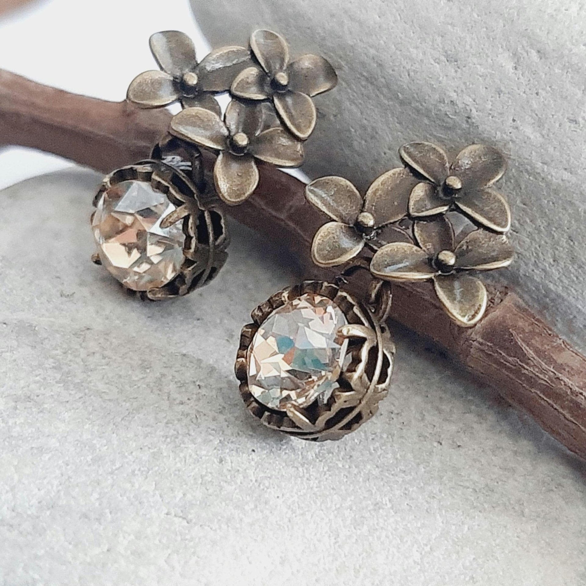 Vintage Floral Crystal Earrings – Antique Bronze Drop Earrings with Austrian Crystals, Romantic Nature-Inspired Jewelry for Women, Mum Gift