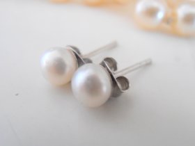 White Freshwater Pearl Bridal Earrings / Dainty Wedding Bridesmaids Gift / 925 Sterling Silver Pierced Post Studs / Birthday Gift